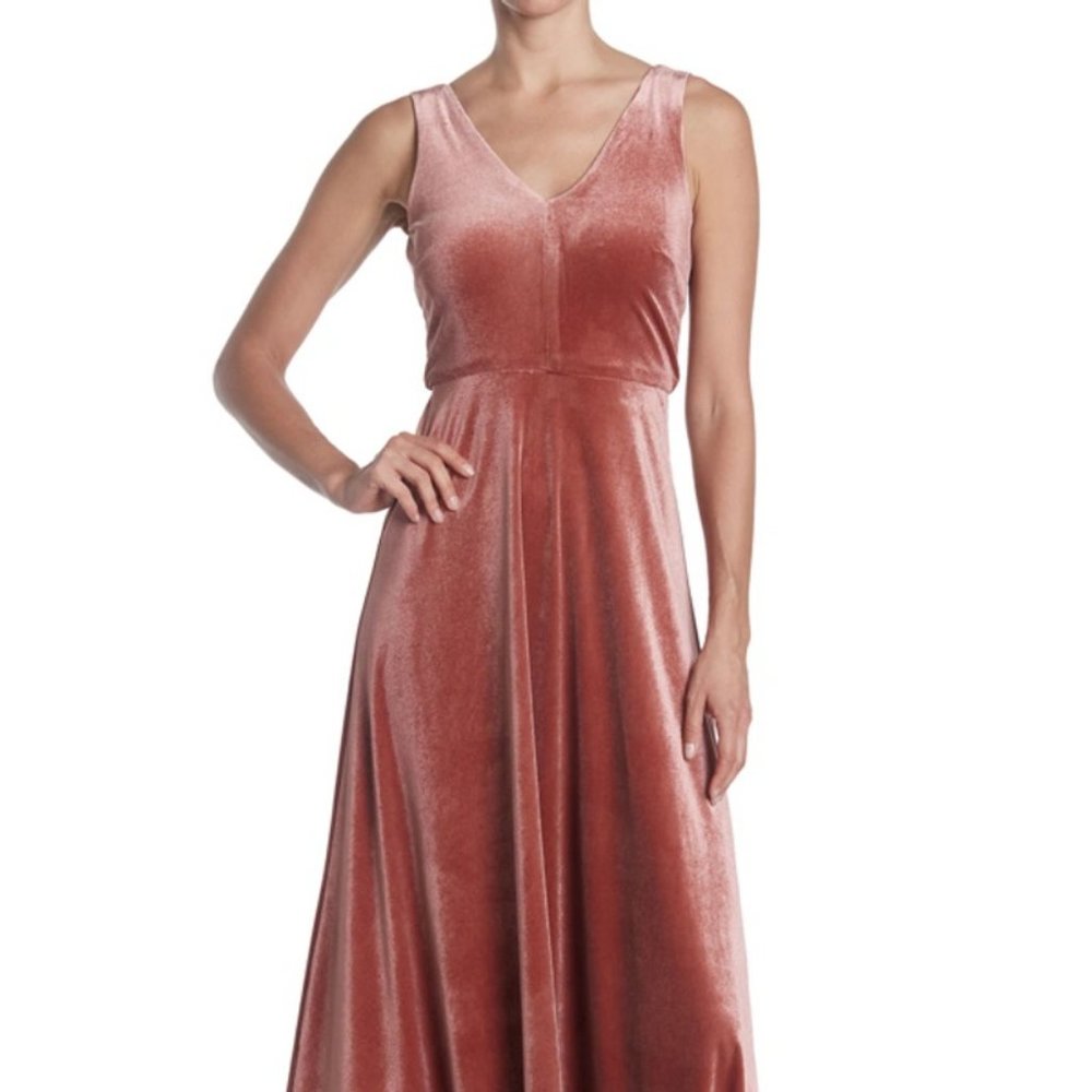 Love By Design - V-Neck Velvet Maxi Dress - Medium